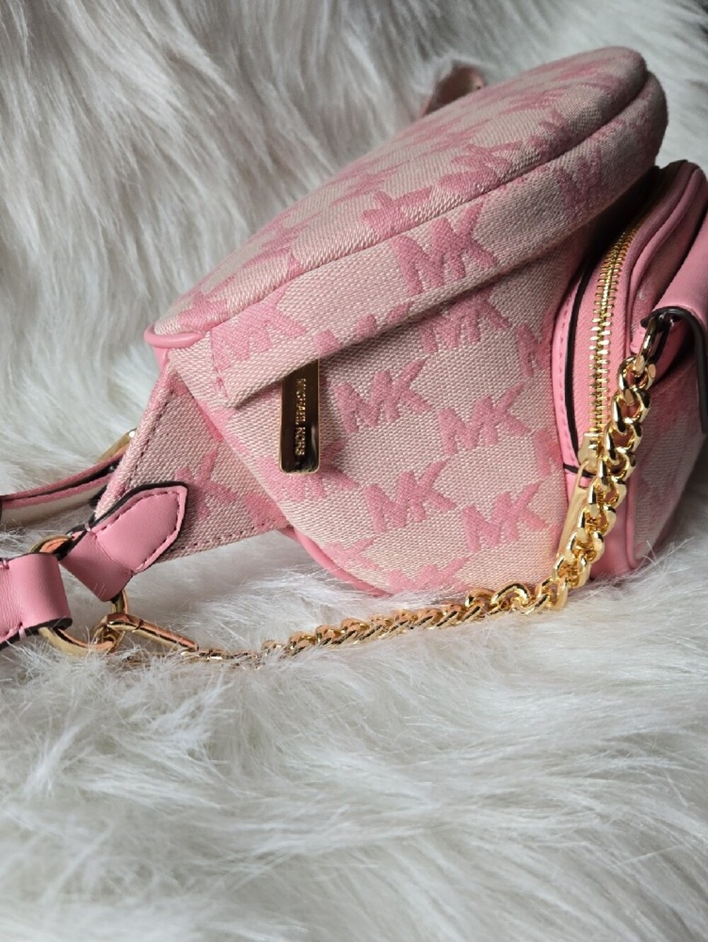 Michael Kors Pink Logo Crossbody Belt Bag with Gold Hardware - Picture 4 of 13